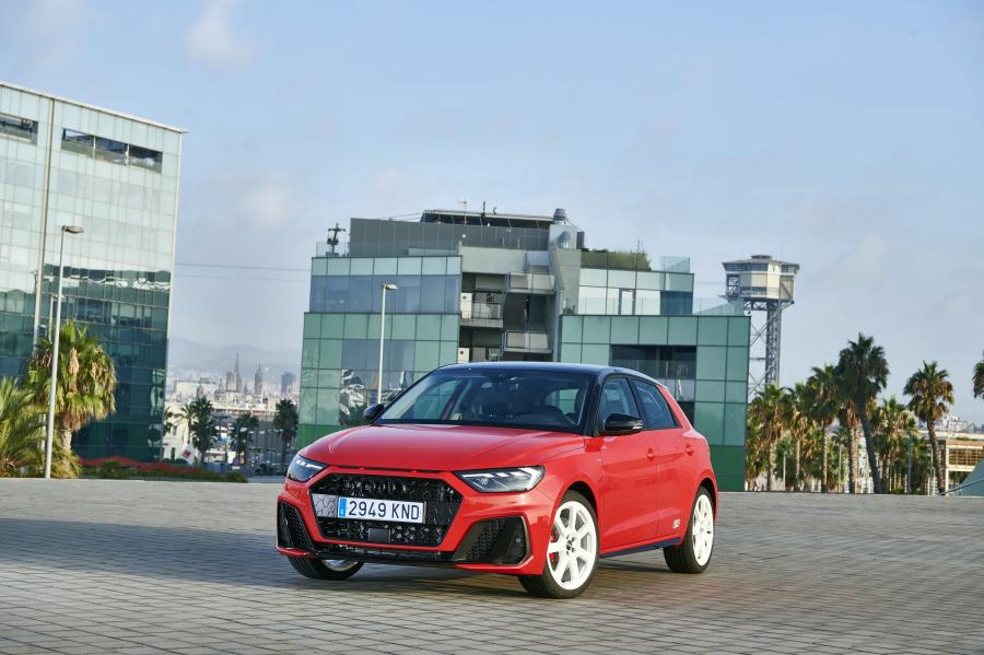  Audi A1 Sportback 30 TFSI S-Line 2018 года  (WW) (фото 1 из 17)